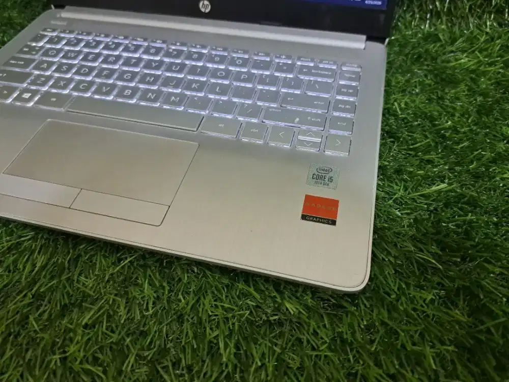 Laptop spek gahar core i5 gen 10  vga AMD RADEON  ram 8 gb ssd 512 gb