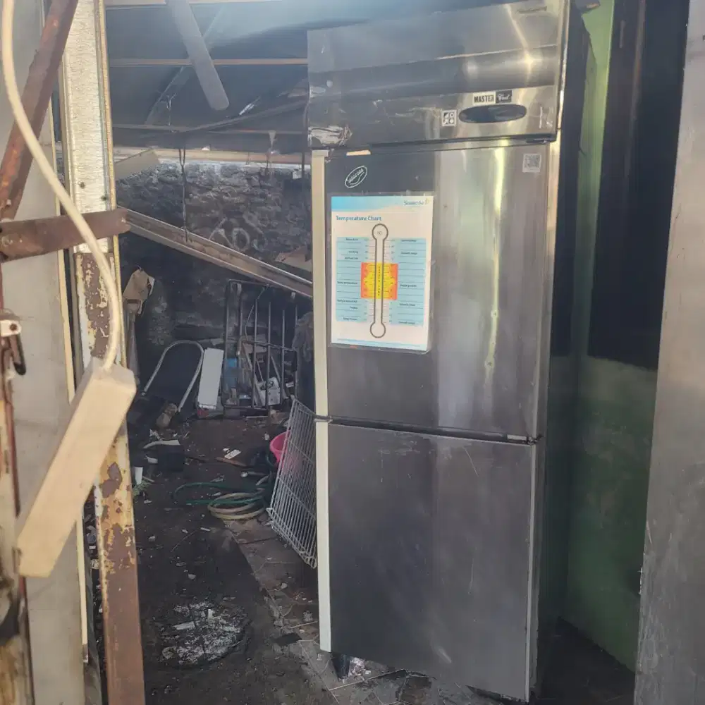 Jual uprighr freezer 2pintu ex resro
