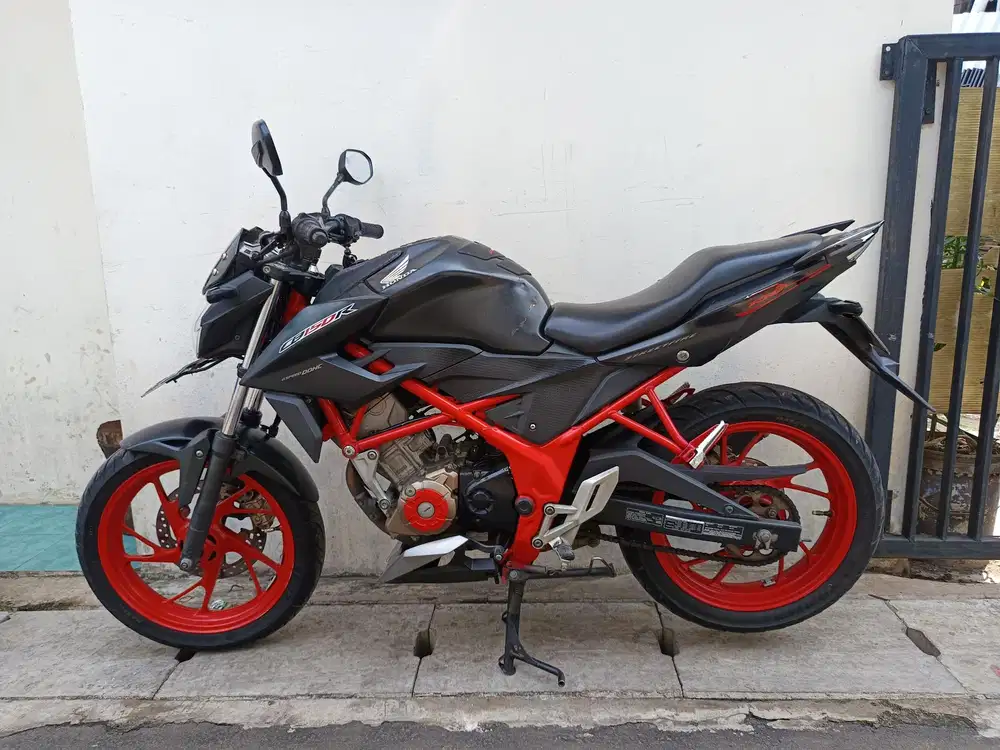 For sale cb150R 2017 lengkap bagus