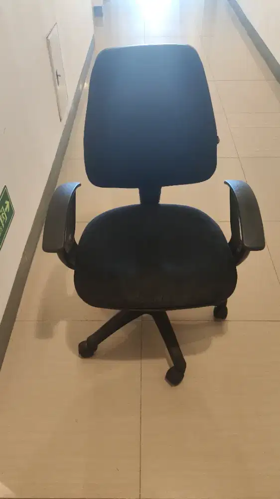 Kursi kantor Informa bisa naik turun