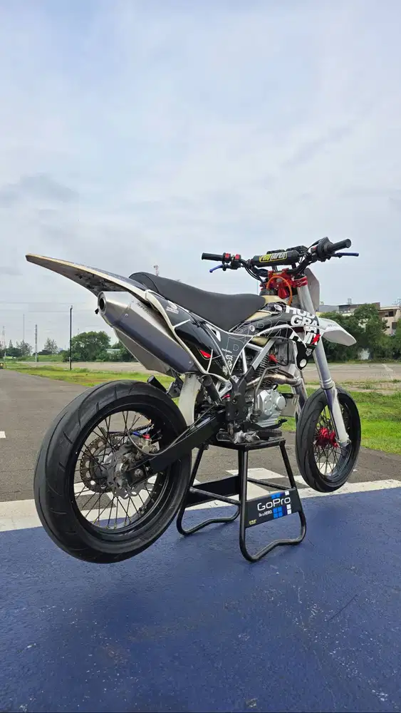 Kawasaki KLX 2011 Supermoto