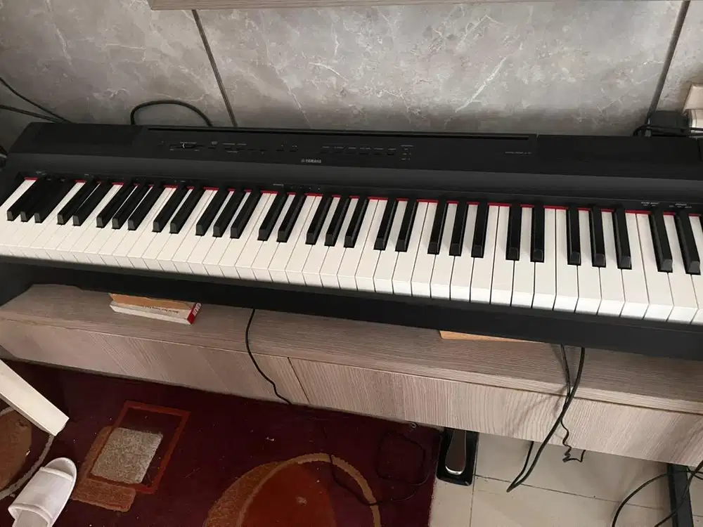 Piano digital Yamaha P-121