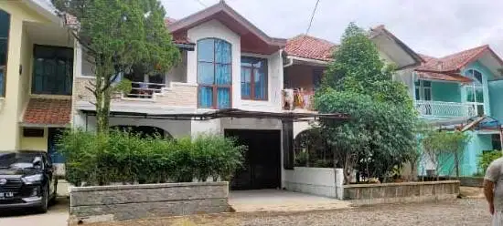 Arcamanik Bandung Rumah Terawat Cocok Untuk Keluarga Besar Siap Huni