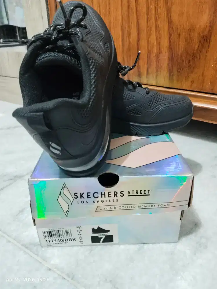 Sepatu SKECHERS STREET