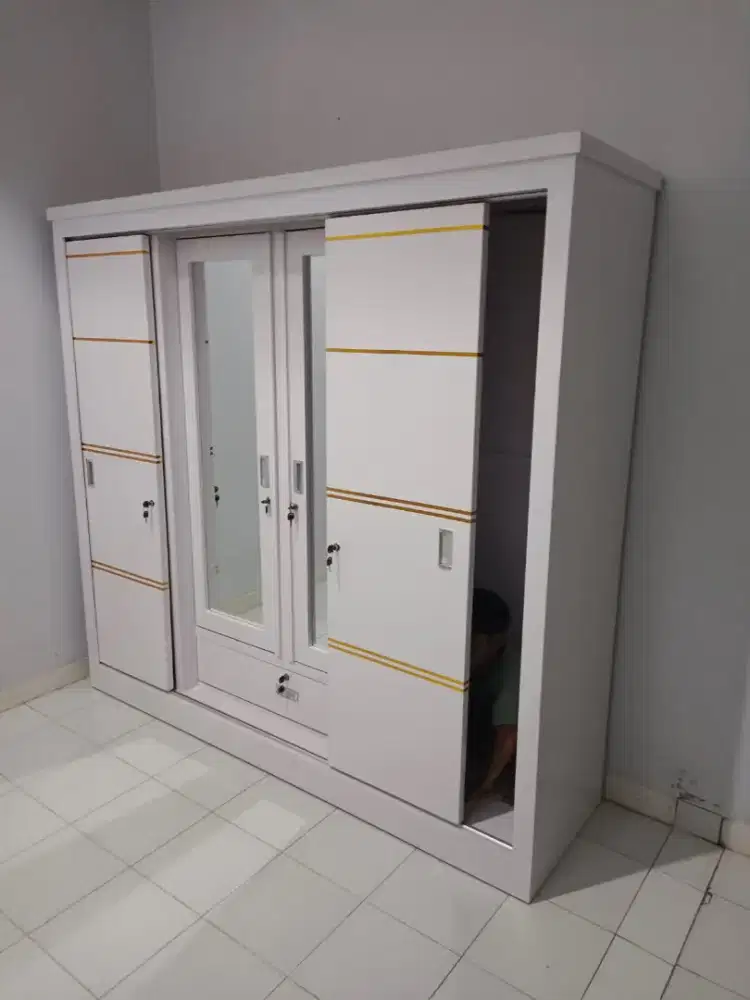 Lemari Pakaian Sliding / Lemari Minimalis Murah