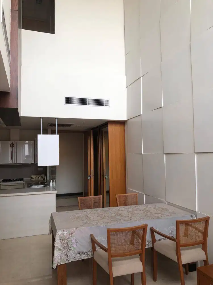 Apartemen Summit lantai sedang bagus view Pool