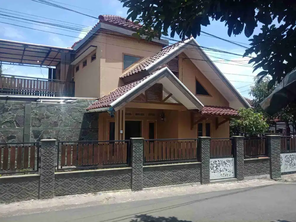 dijual rumah 2 lantai di belakang smk pui  jl salamudin kota majalengka 1.5 m