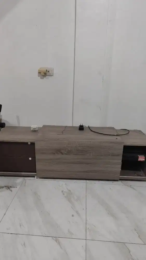 Lemari TV minimalis