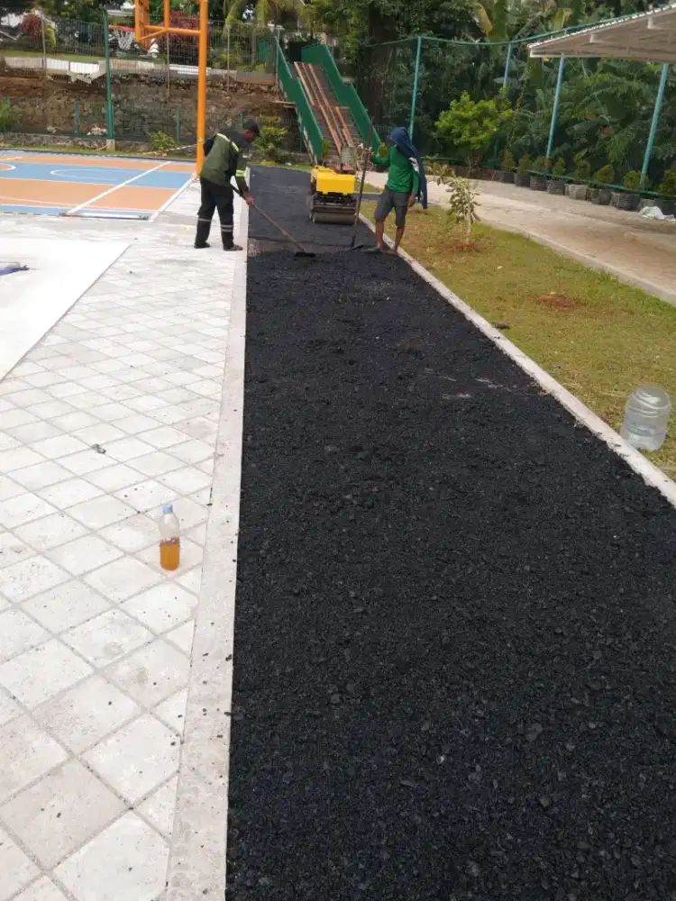 Aspal hotmix halaman sekolahan