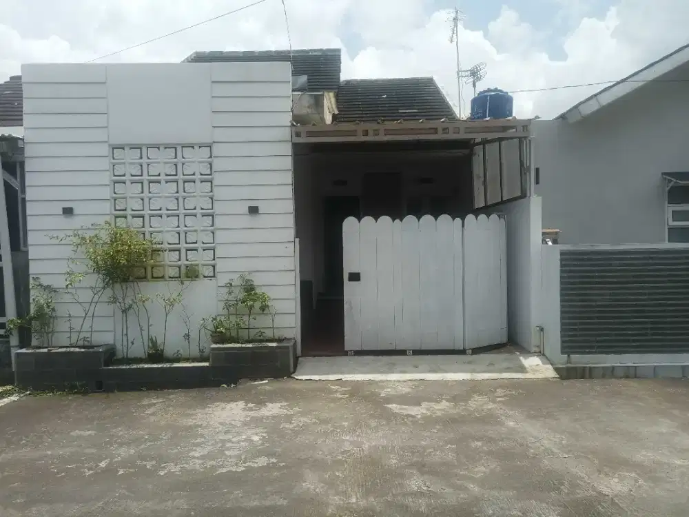 DIJUAL RUMAH KOMERSIAL DI TENGAH KOTA SUMEDANG