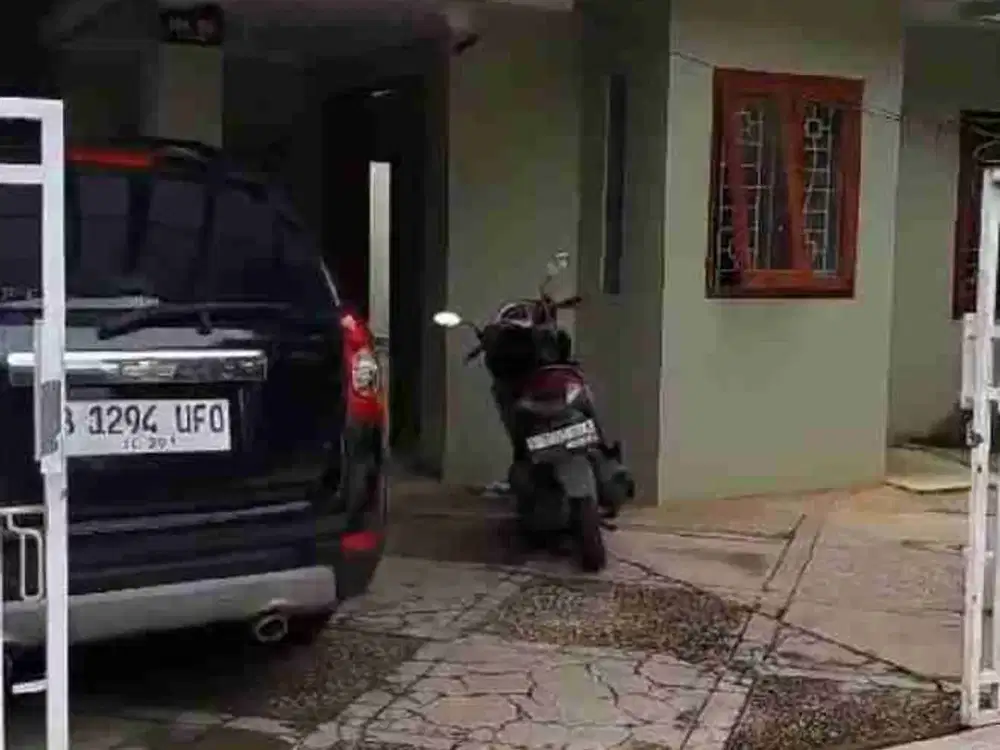 Rumah Dijual murah nego butuh strategis Tanah Baru Depok