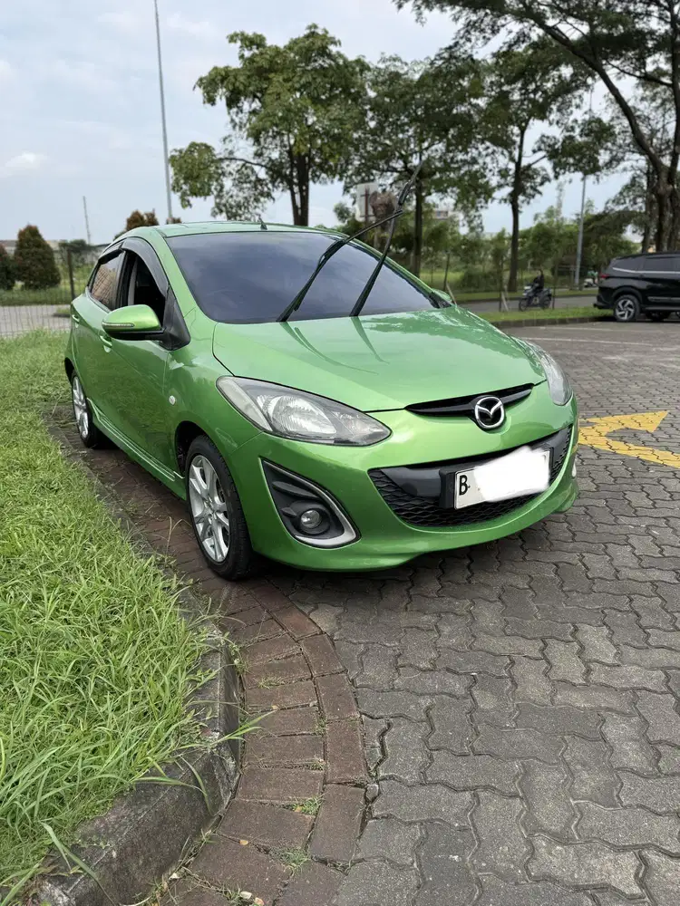 Mazda 2 HB 2012 R AT Matic Hijau Istimewa