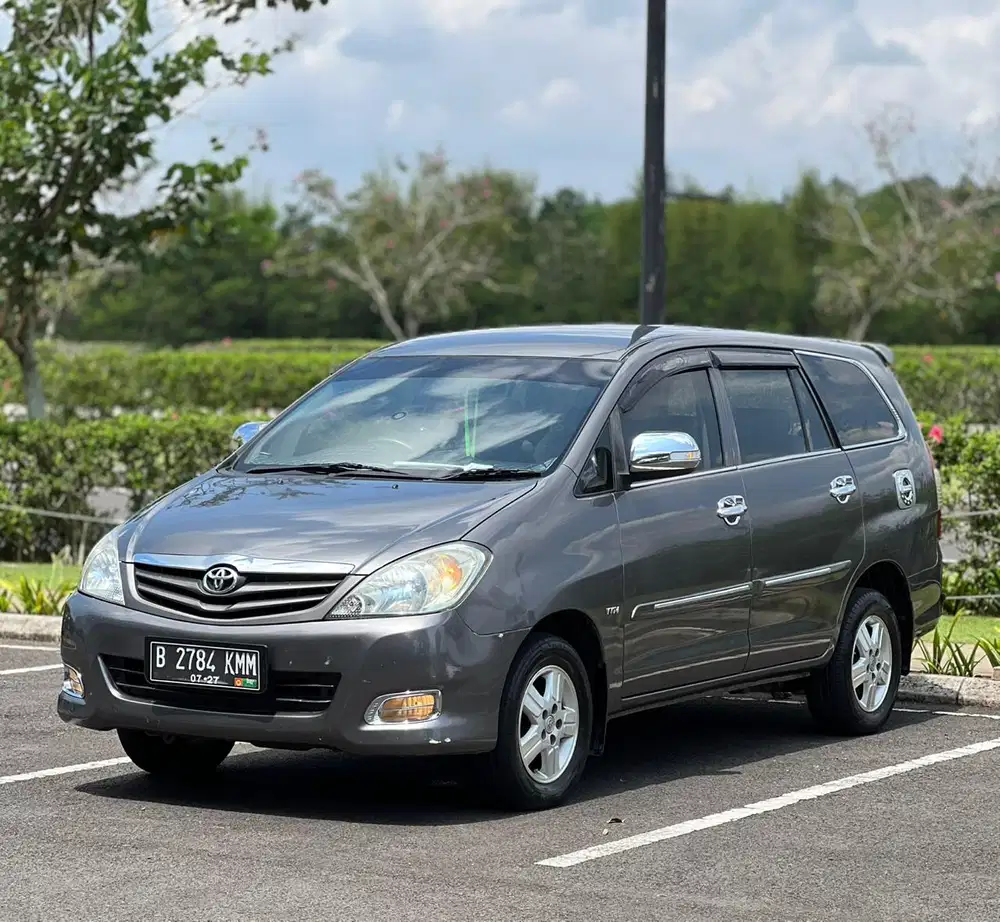 Toyota Kijang Innova 2011 Bensin