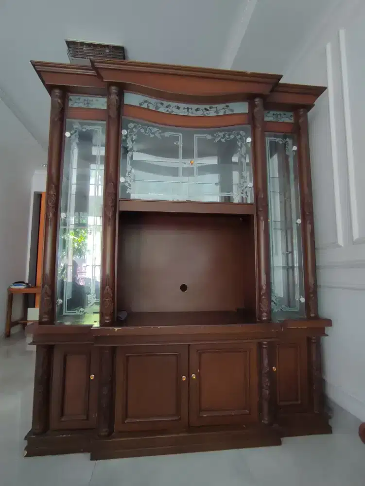 Lemari pajangan uk. 180 x 45 x 225 cm