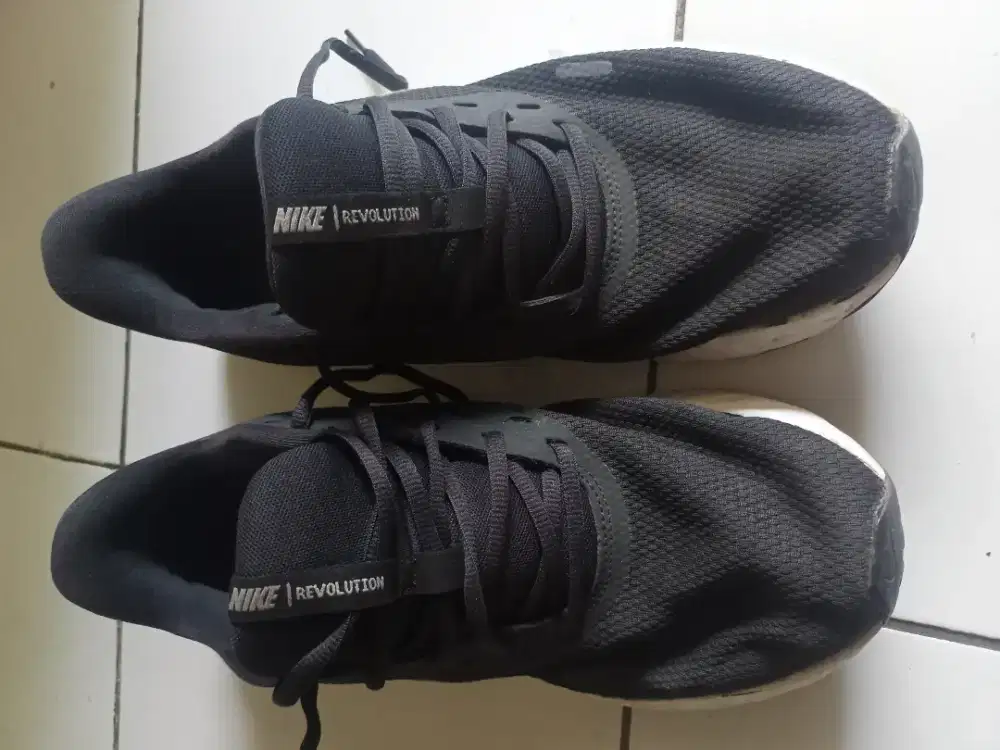 Nike revolution 5 ukuran 44/45 atau 11 us