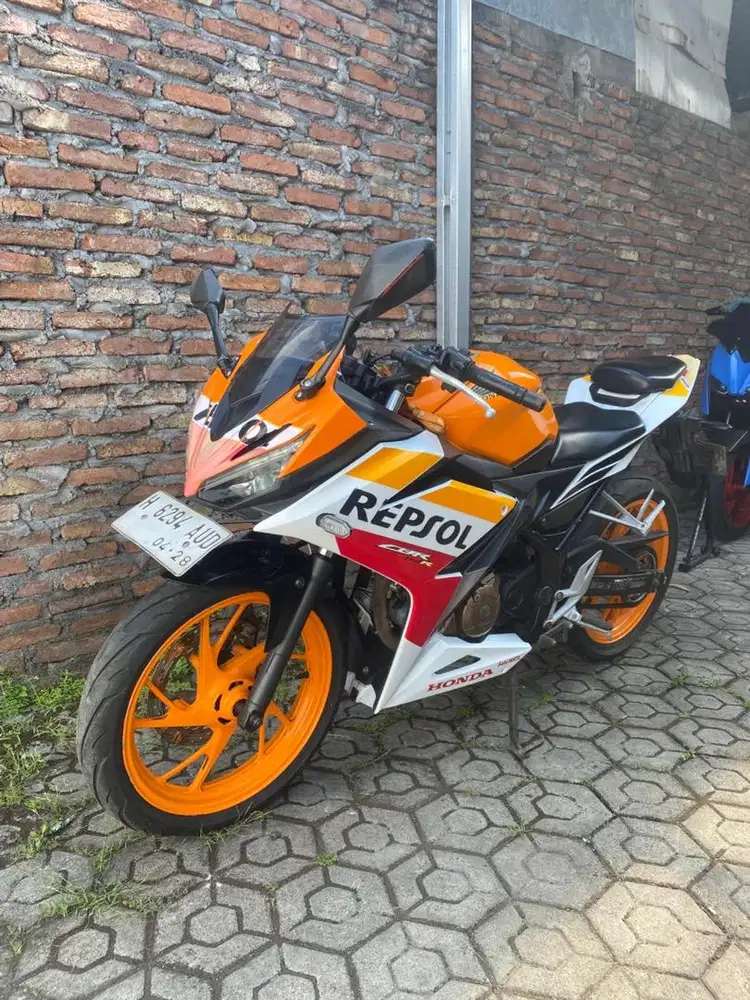 Honda CBR 150 R th 2018 murah!