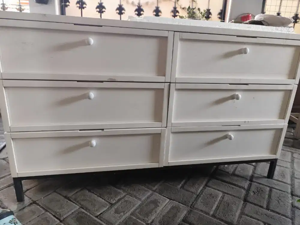 Almari laci minimalis