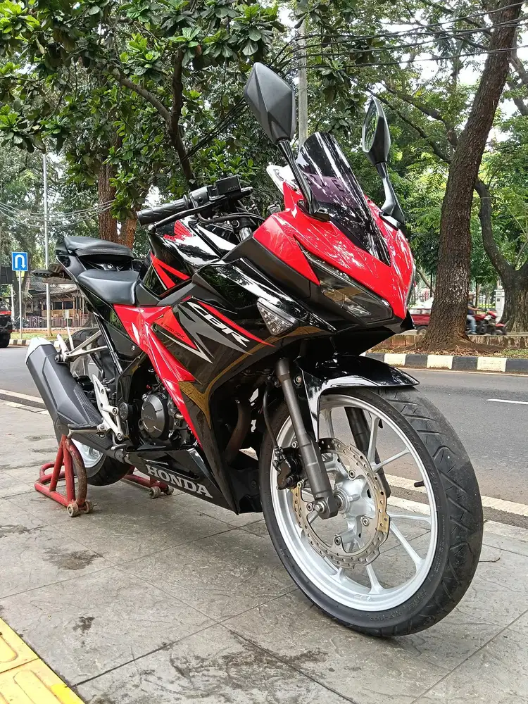 DP PROMO 200k NEW HONDA CBR 150R THN 2019 PJK IDUP SIAP PAKAI