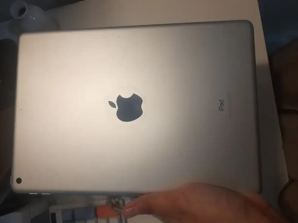 IPAD GEN 9 SILVER 256 GB WIFI ONLY MULUS LIKE NEW!!