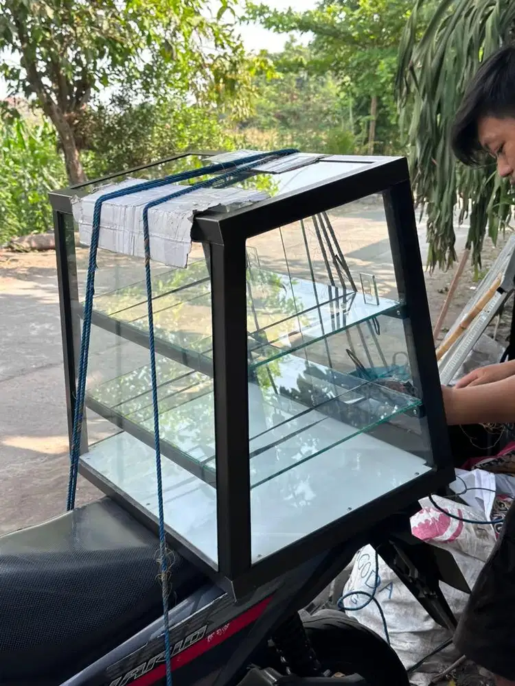 Etalase display cake donut snack jajanan