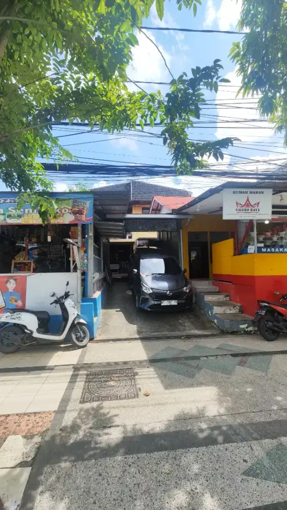 Rumah beserta tempat usaha di pinggir Jalan Sudirman