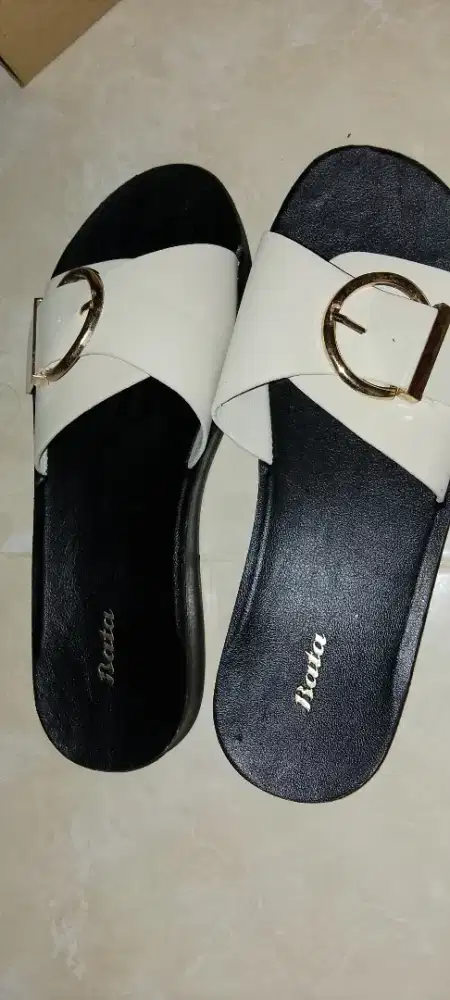 Sendal Bata warna putih ukuran 39