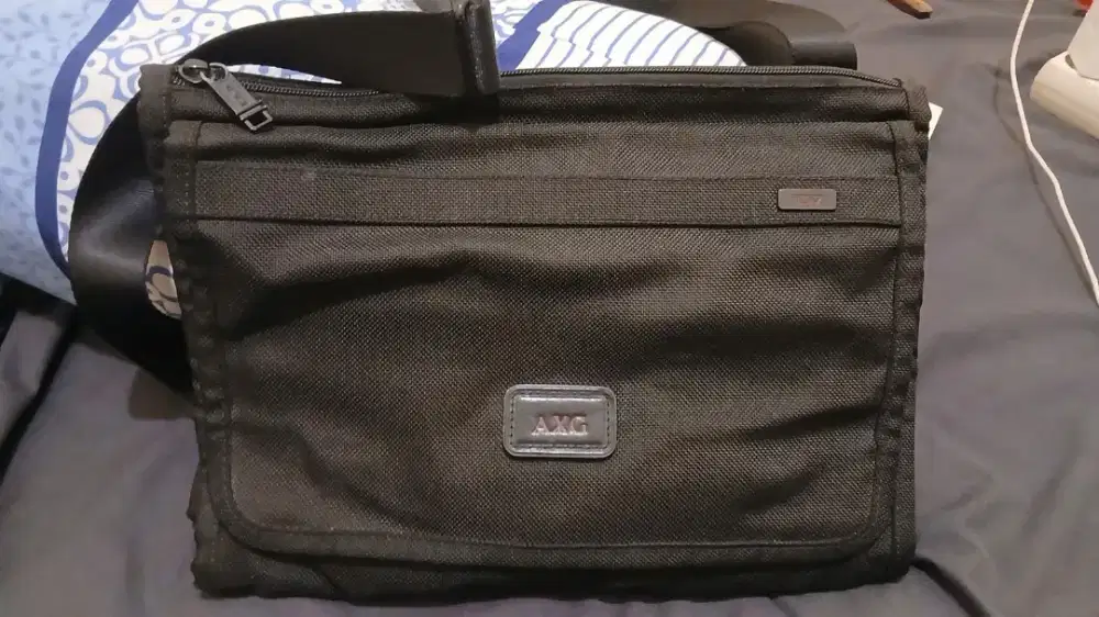 Tas tumi ..sling massanger