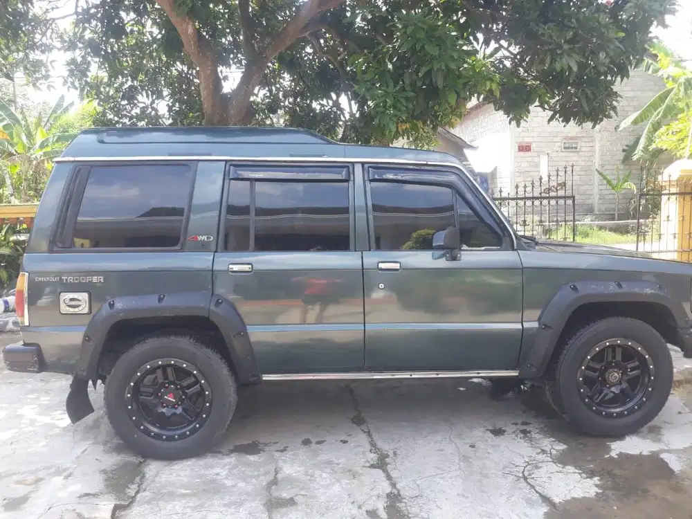 Dijual cepat. Kondisi mulus. CHEVROLET TROOPER LS 1995.