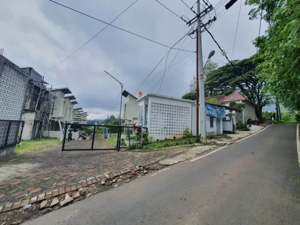 INVESTASI MENJANJIKAN VILLA EKSKLUSIF DEKAT LOKASI WISATA