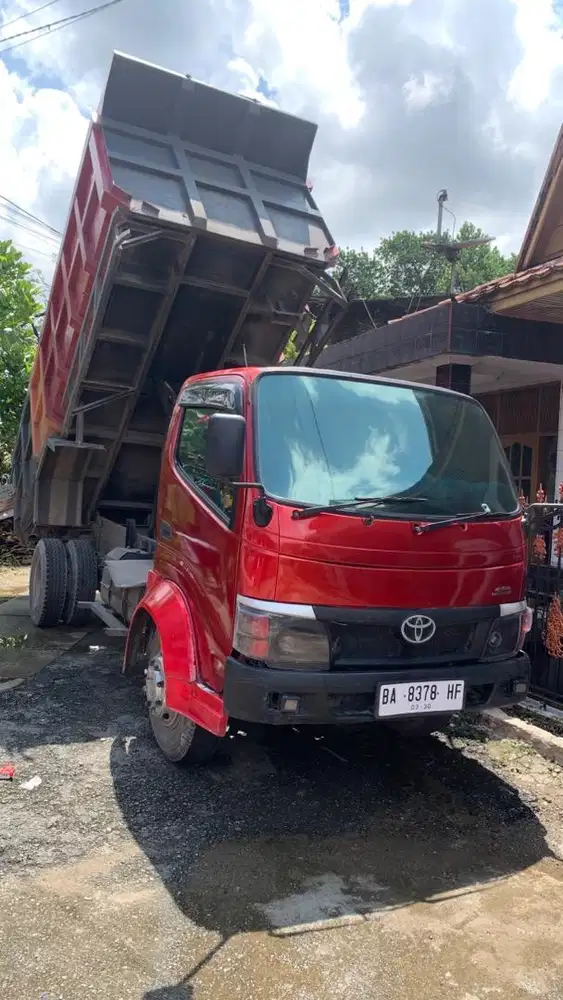 Toyota Dyna Dump Truck 2010