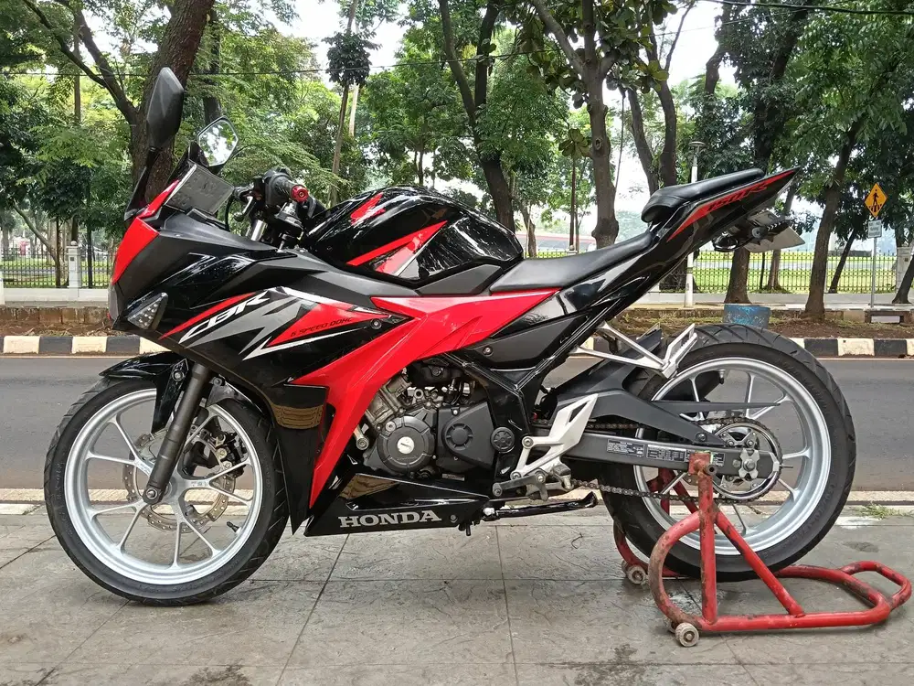 DP PROMO 200K NEW HONDA CBR 150R THN 2019 PJK IDUP SIAP PAKAI