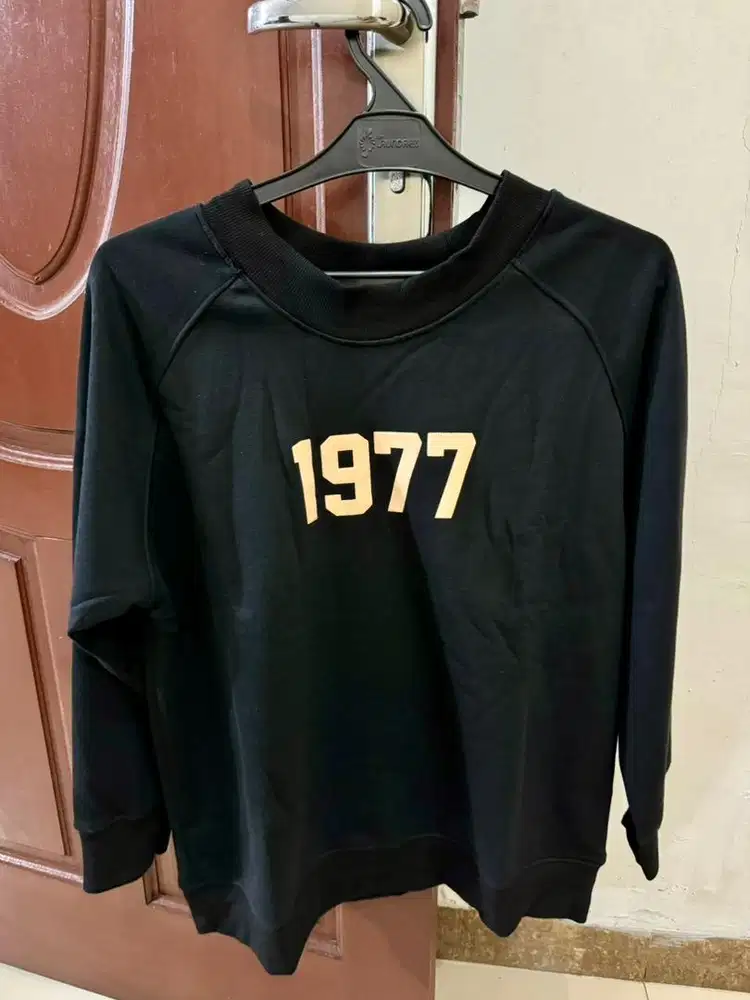 Baju Lengan Panjang Essentials