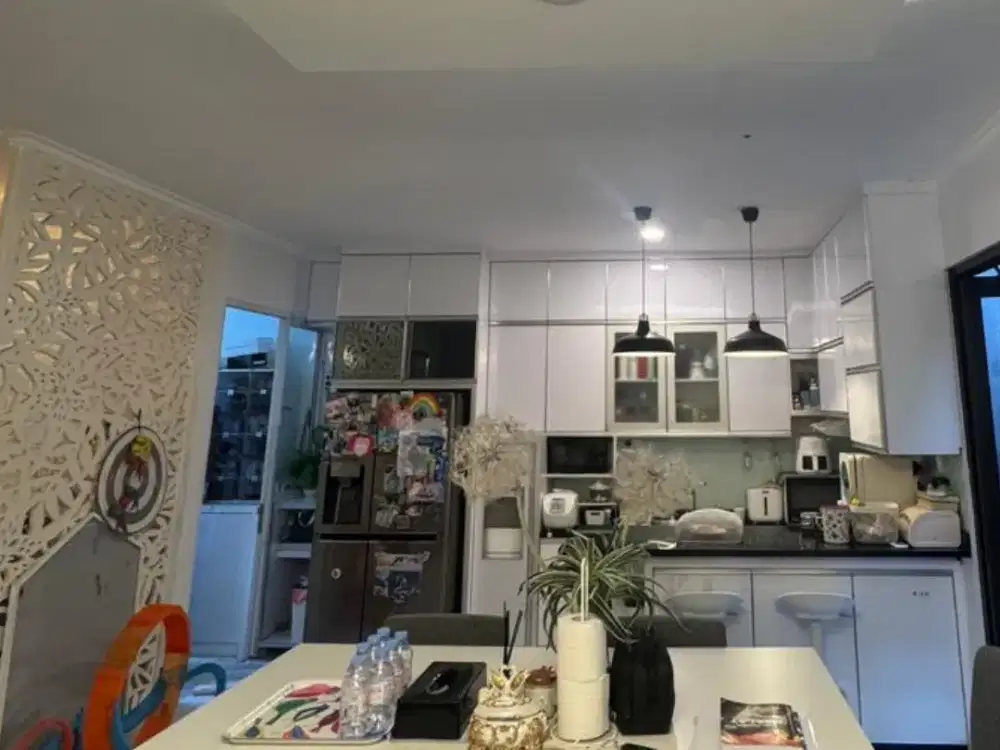Rumah Renovasi Depan Taman Cantik Delatinos BSD city