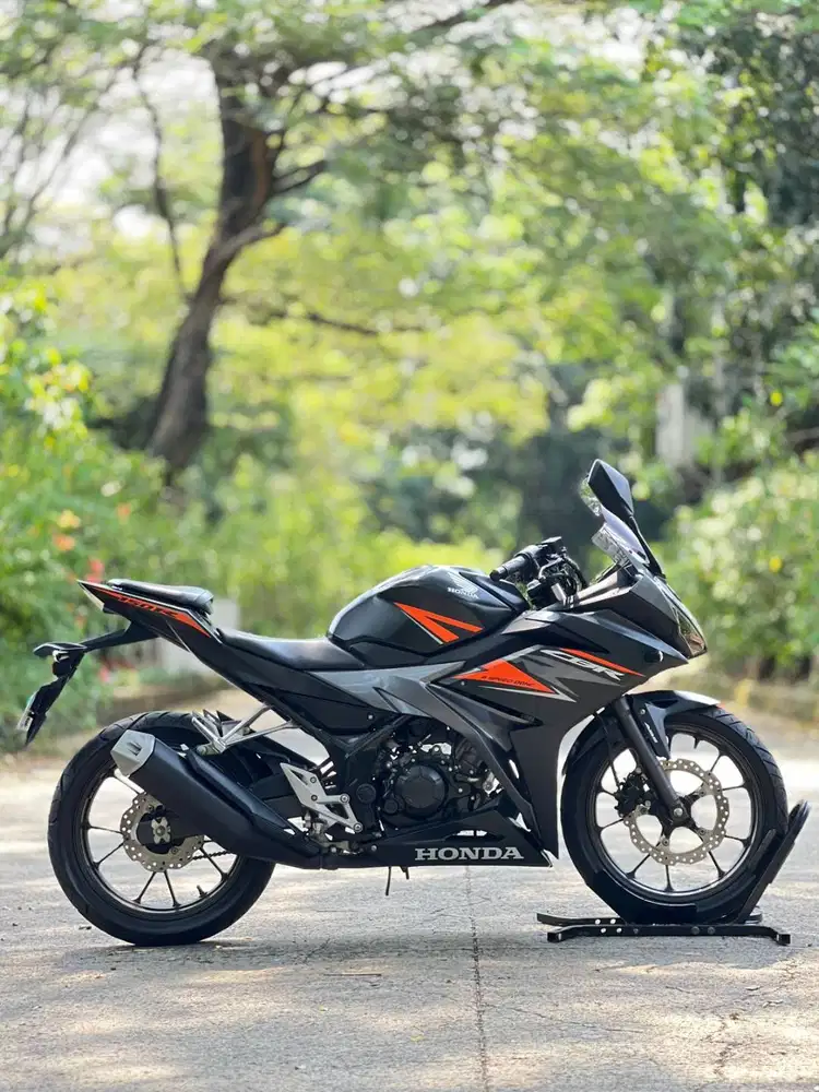 HONDA CBR 150R ABS OLD 2019 HITAM KM 8K PAJAK ON RASA BARU