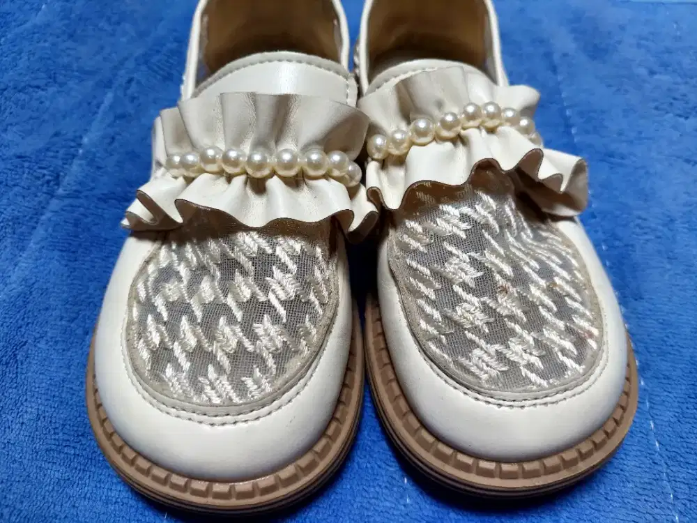 Sepatu fashion anak perempuan