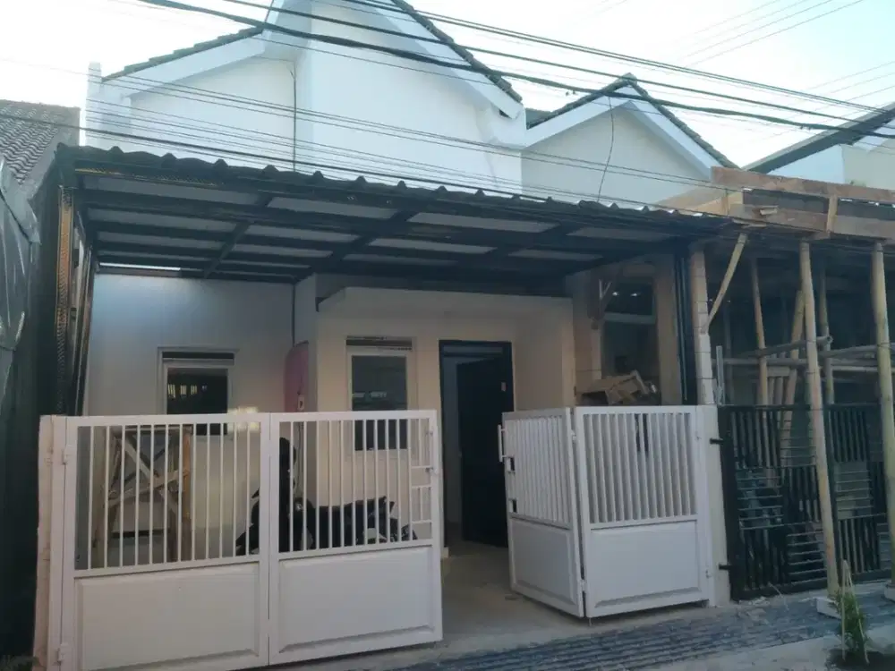 DISEWAKAN RUMAH TERAWAT SIAP HUNI DI KOMPLEK CIWASTRA BANDUNG