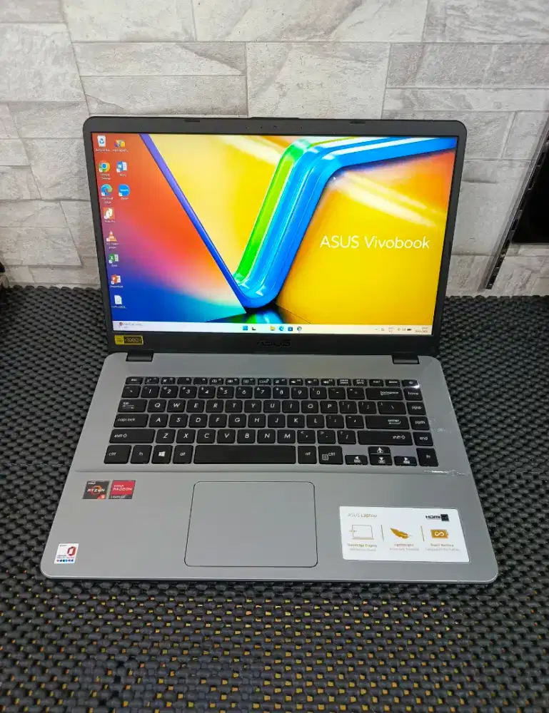 Asus vivobook AMD Ryzen 5 Ram 8 GB SSD 256 GB