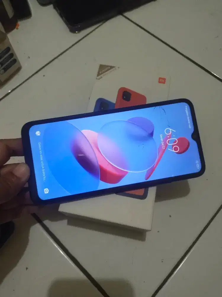 Redmi 9c  4/64 minus retak dikit aman sentuhan normal nokendala
