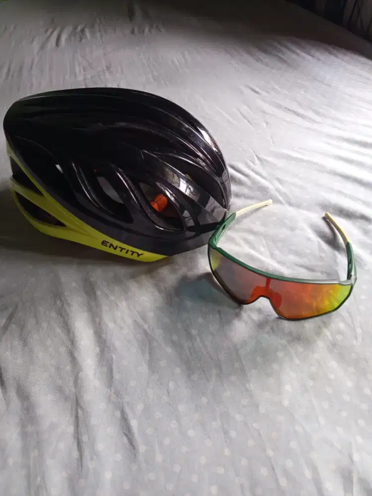 Helm Sepeda ENTITY RH-15 dan Kacamata Roadbike Rockbross
