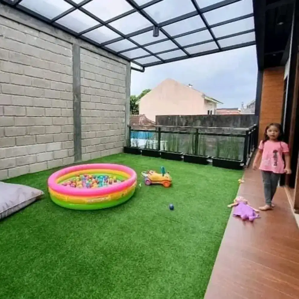 RUMPUT SINTETIS-PERCANTIK RUANGAN RUMAH DENGAN RUMPUT SINTETIS
