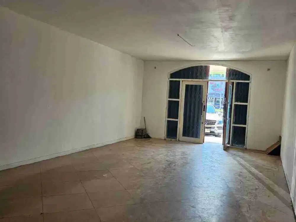 DISEWAKAN RUKO 3 LANTAI SUPER STRATEGIS
DI BOULEVARD GADING SERPONG