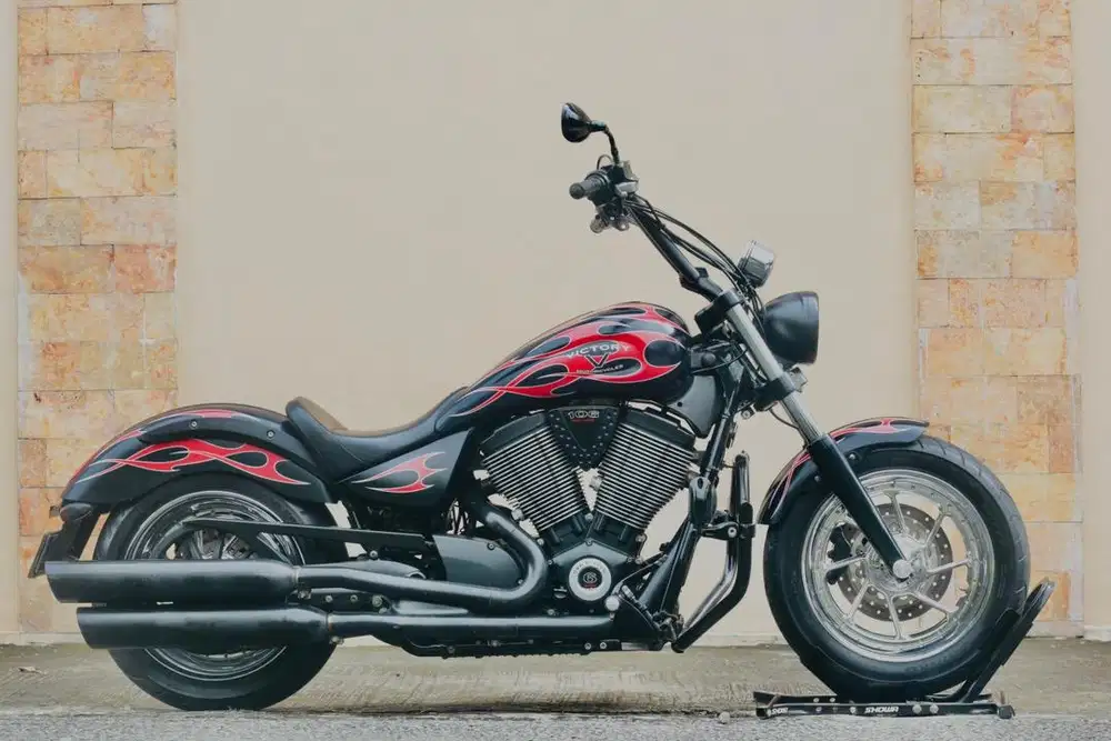 Victory vegas high-ball 1750 like new ultra classic Triumph fatboy