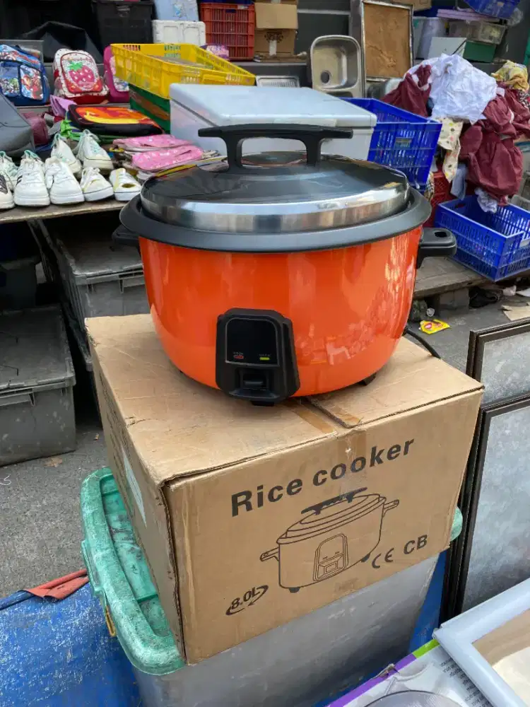 Penanak nasi berkapasitas besar 8L