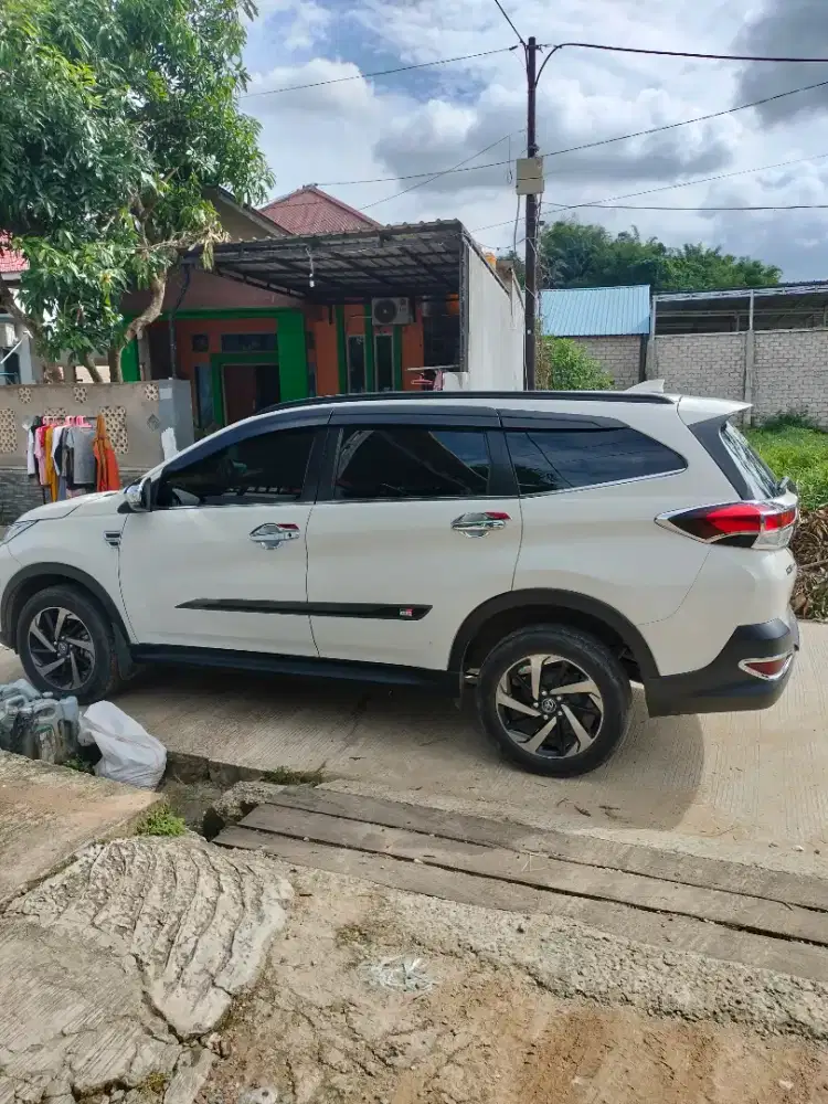 Mobil barang pakayan pribadi