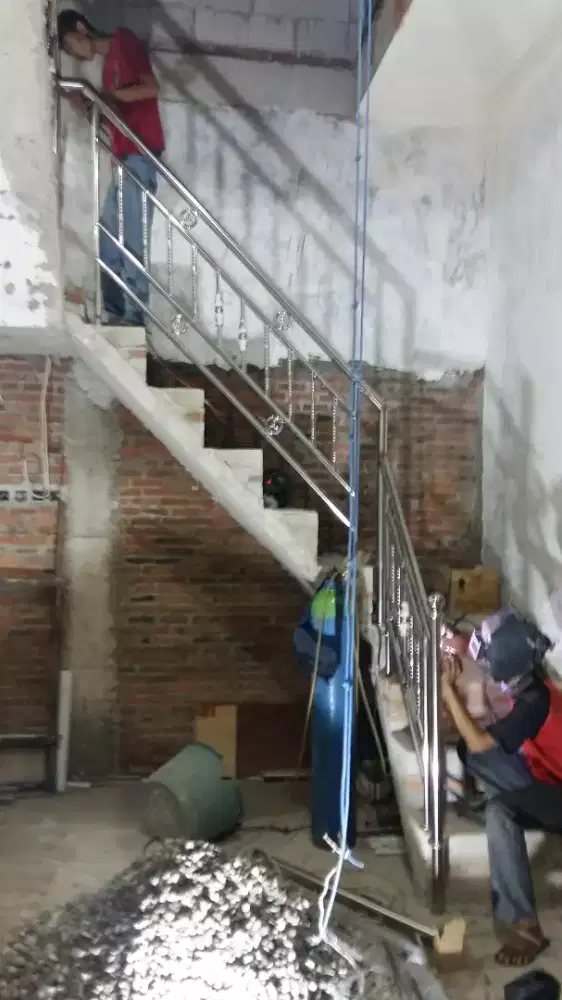 Raling tangga stainlis motif bandul