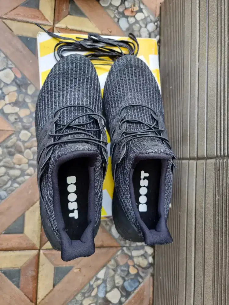Adidas ultraboost 4.0 triple black size 45 original