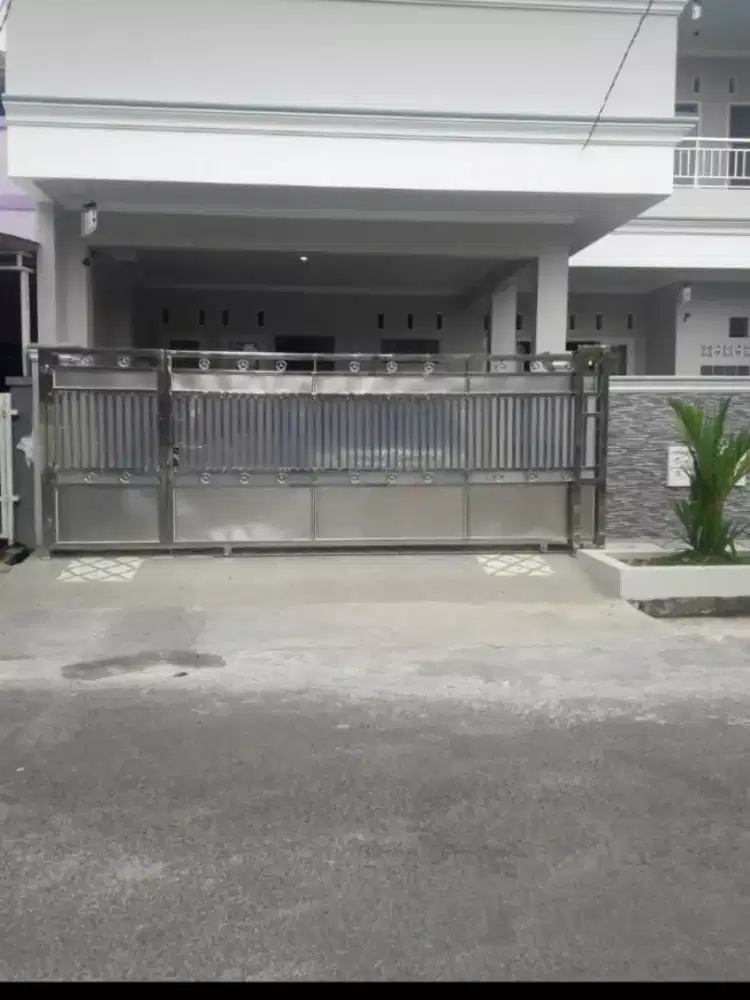 Pintu garasi motif minimalis