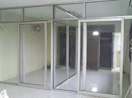 Pasang Partisi Kantor Pakai Kusen Aluminium Alumunium Gypsum PVC WPC