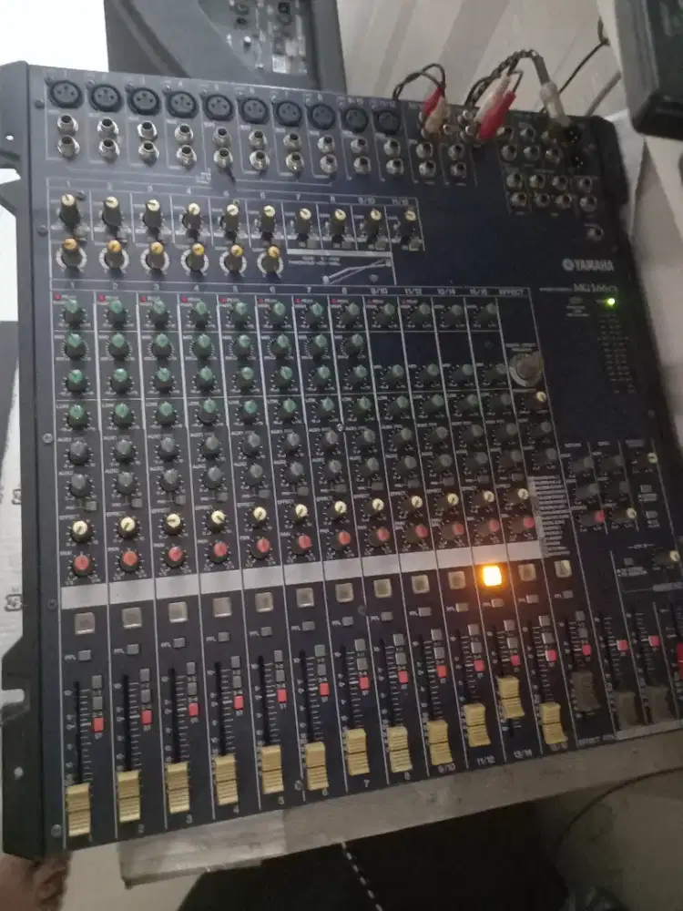 Mixer Yamaha mg 166 cx