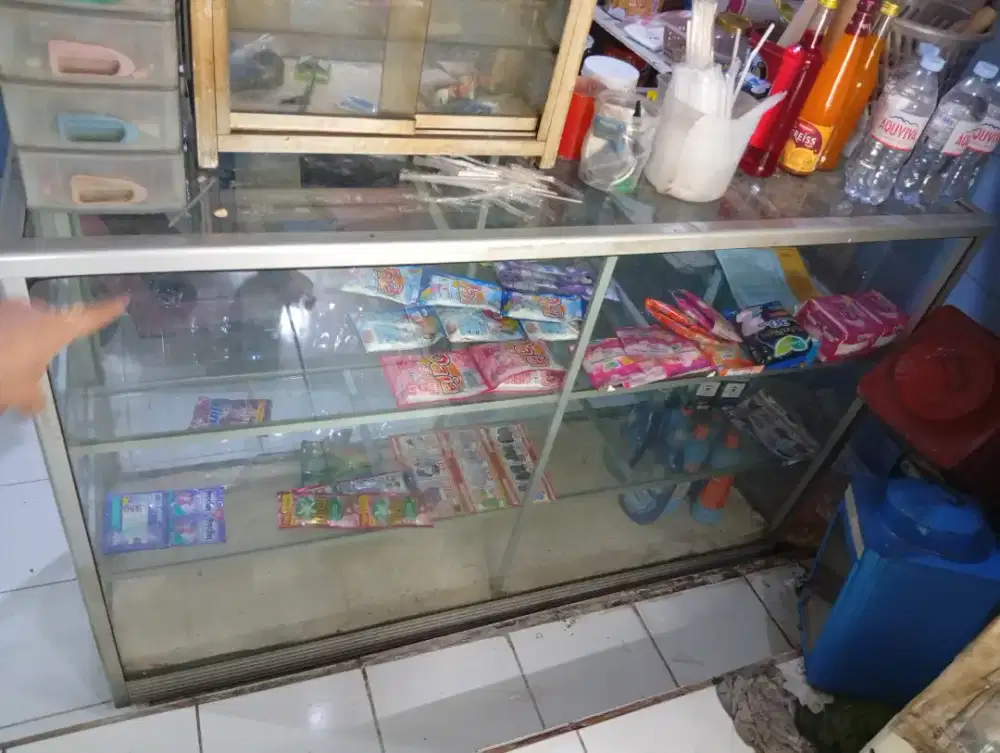 Etalase Kaca Bekas Warung